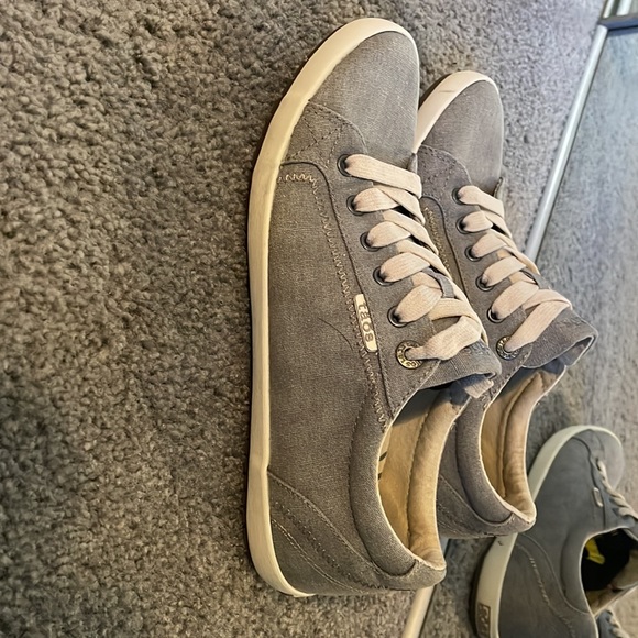 Taos Sneaker - Picture 2 of 3